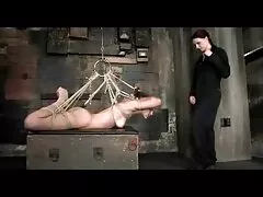 சிறிய ஸ்லட்டுக்கு படகோட்டியுடன் உணவளிக்கவும்