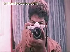 அழகான துஷி குத்தப்பட்டு எலும்பைப் பெறுகிறார்